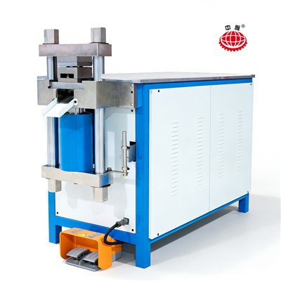 Kombinovaný stroj na spracovanie prípojníc