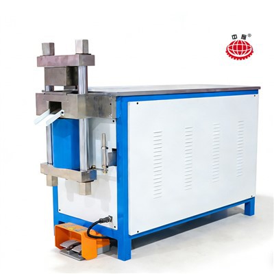 Špeciálny stroj na razenie prípojníc